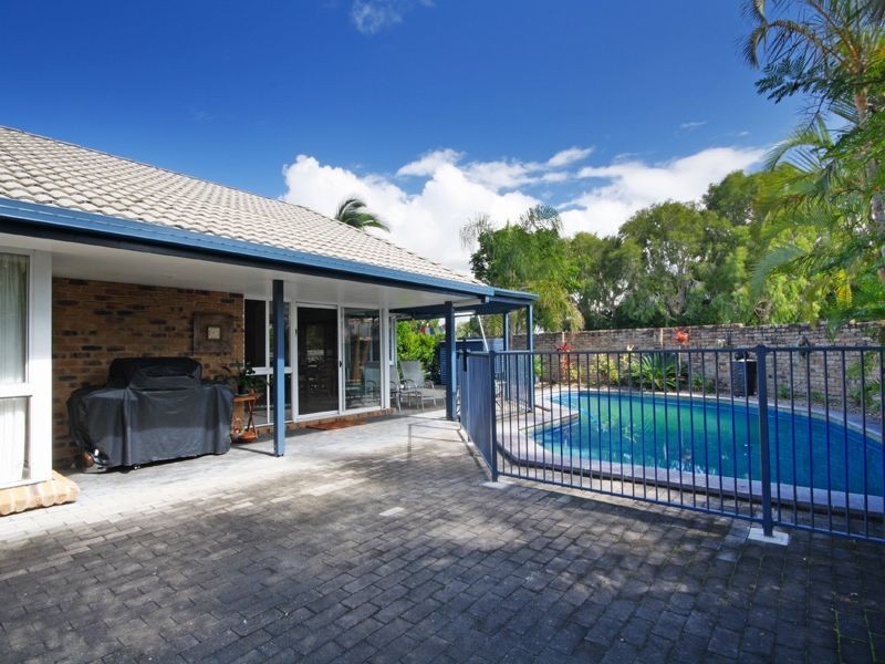 15 Mooloolah Drive, Minyama QLD 4575