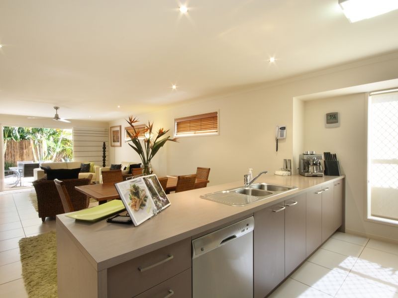 3 Bega Place, Kawana Island QLD 4575