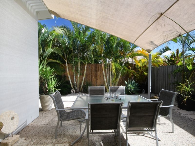 3 Bega Place, Kawana Island QLD 4575