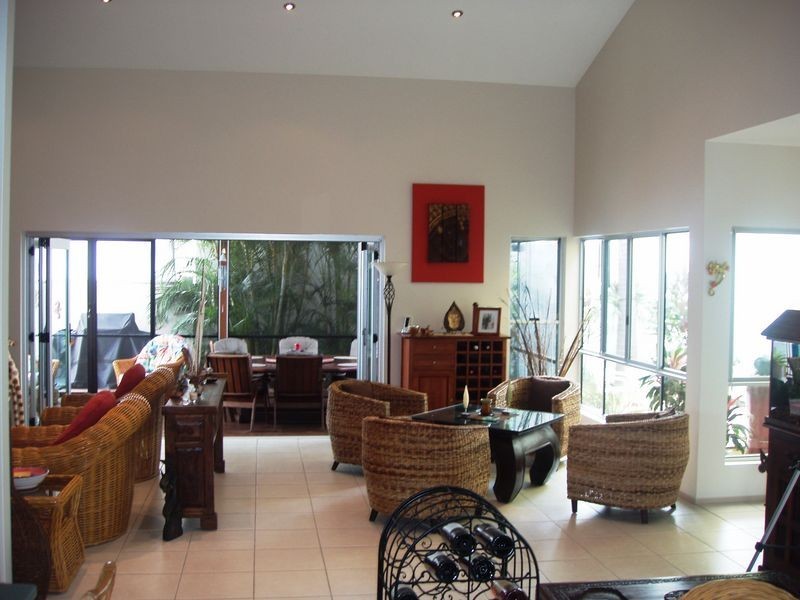 4 Maldives Place, Kawana Island QLD 4575