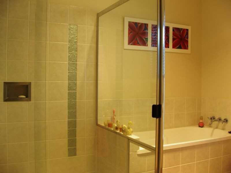4 Maldives Place, Kawana Island QLD 4575