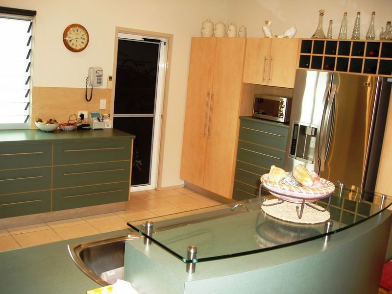 4 Maldives Place, Kawana Island QLD 4575