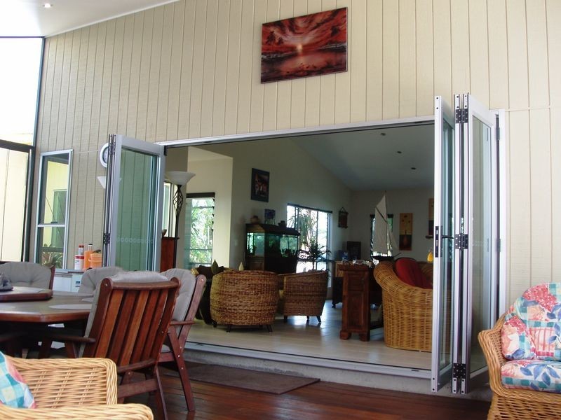 4 Maldives Place, Kawana Island QLD 4575