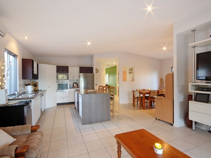 7 Madagascar Court, Kawana Island QLD 4575