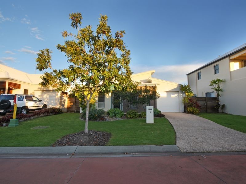 7 Madagascar Court, Kawana Island QLD 4575