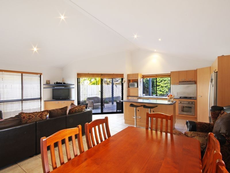 15 Santorini Court, Kawana Island QLD 4575