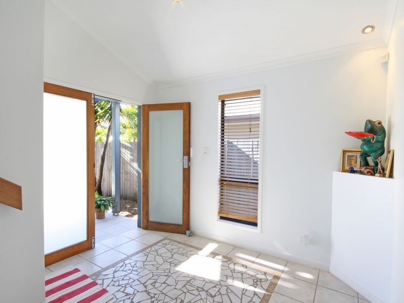 15 Santorini Court, Kawana Island QLD 4575