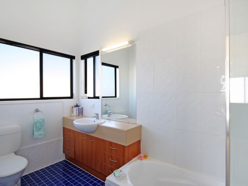 15 Santorini Court, Kawana Island QLD 4575