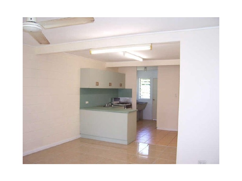 2/148 Mooney Street, Gulliver QLD 4812