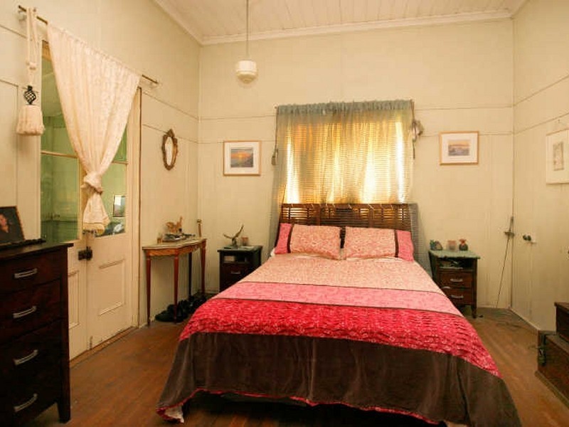 1 Fourth Ave, South Townsville QLD 4810