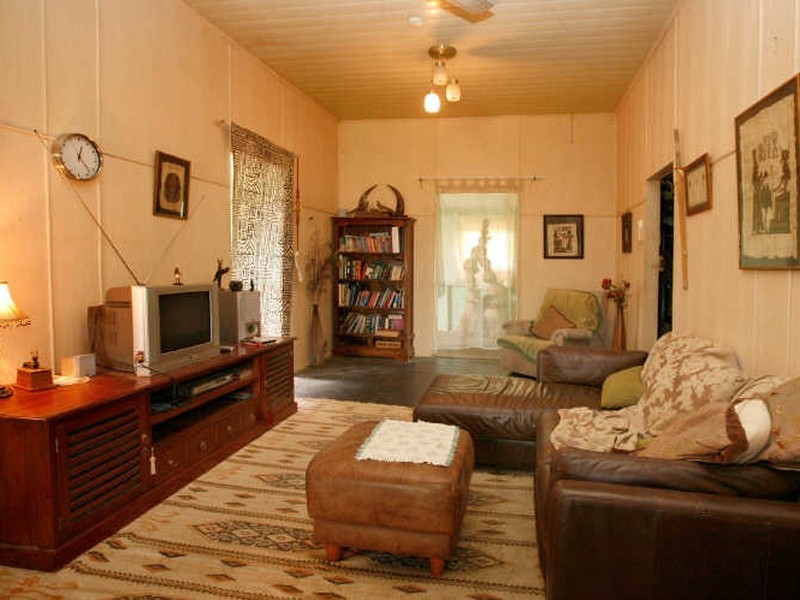 1 Fourth Ave, South Townsville QLD 4810