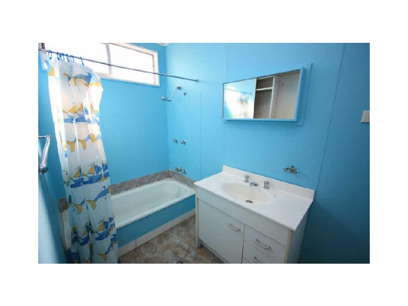 26 Davies Street, Mount Louisa QLD 4814