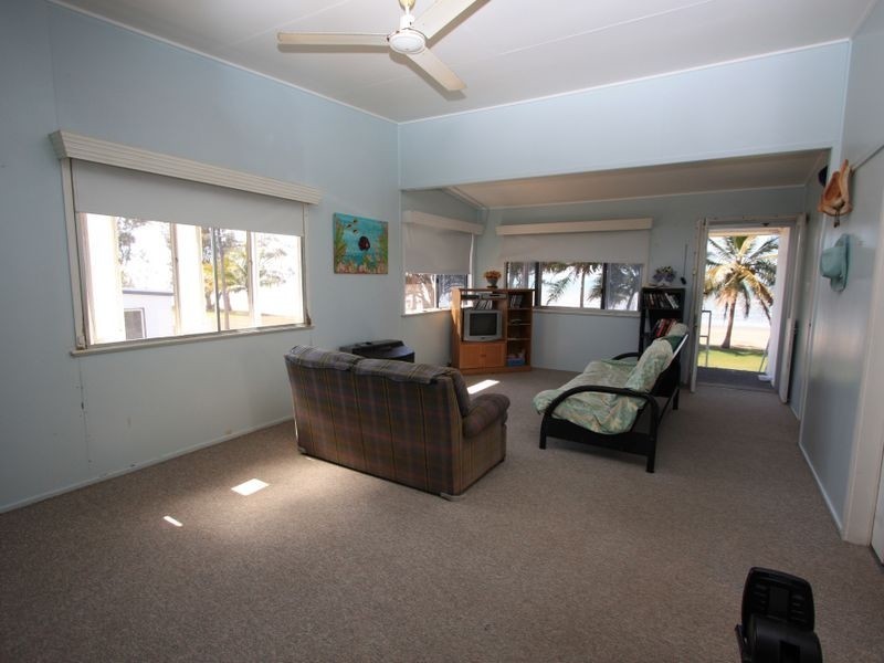 69 Cay Street, Saunders Beach QLD 4818