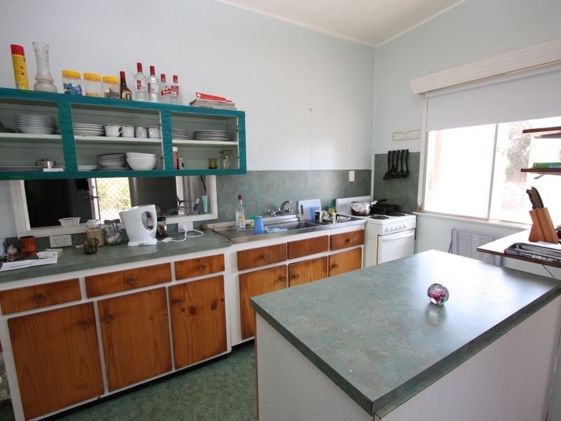 69 Cay Street, Saunders Beach QLD 4818