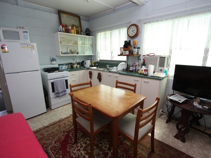 69 Cay Street, Saunders Beach QLD 4818