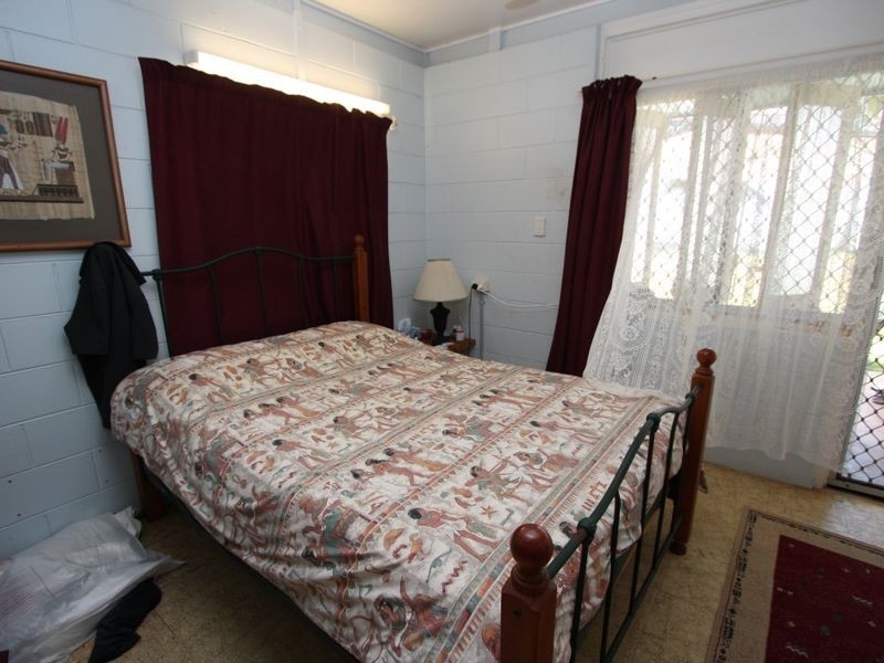 69 Cay Street, Saunders Beach QLD 4818