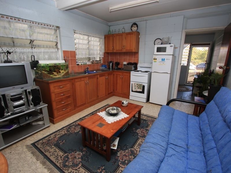 69 Cay Street, Saunders Beach QLD 4818