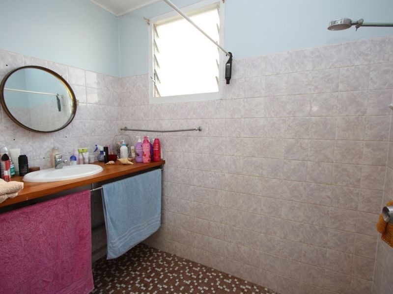 69 Cay Street, Saunders Beach QLD 4818
