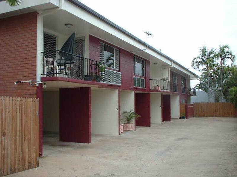 1/6 Lamington Road, West End QLD 4810