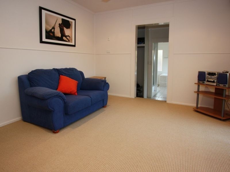 18 Wood Street, Mundingburra QLD 4812