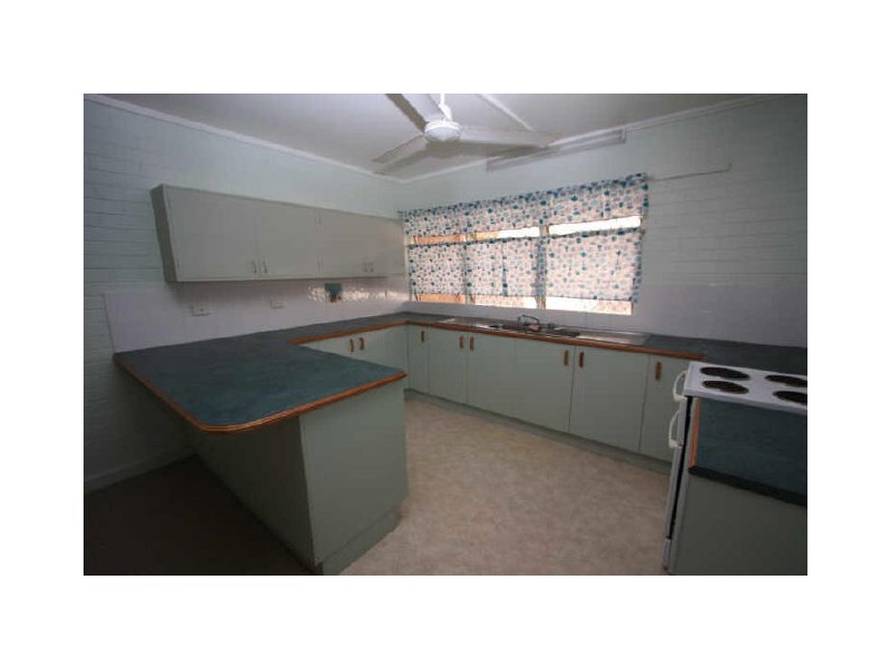 2/94 The Strand, North Ward QLD 4810