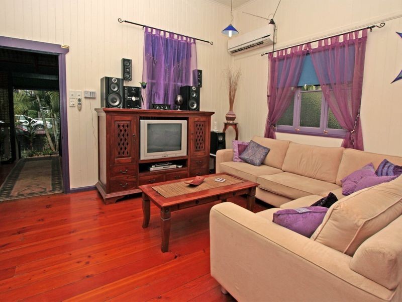 4 Cummins Street, Hyde Park QLD 4812