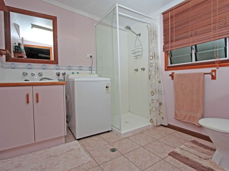 4 Cummins Street, Hyde Park QLD 4812