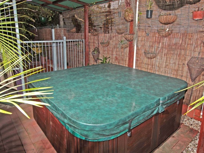 4 Cummins Street, Hyde Park QLD 4812