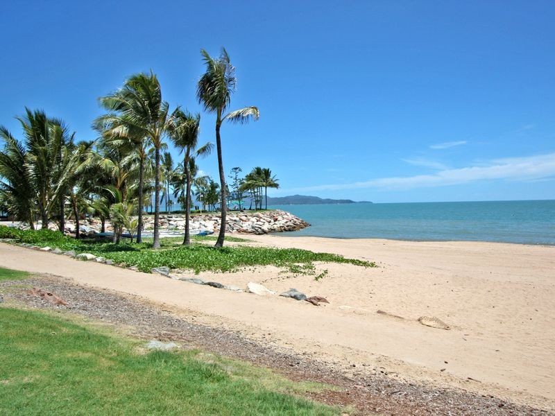 2/2 Howitt Street, North Ward QLD 4810