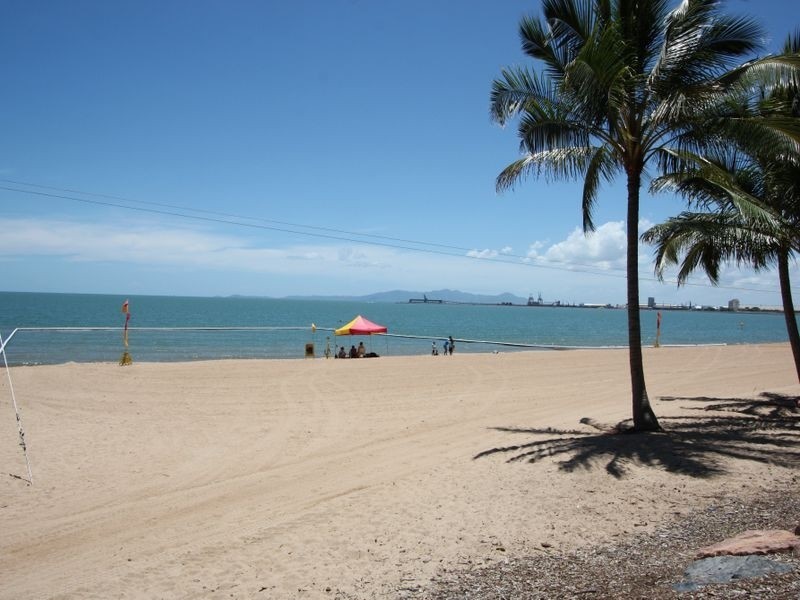 2/2 Howitt Street, North Ward QLD 4810