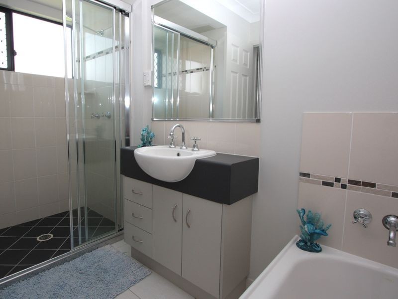 2 Dungurra Place, Bushland Beach QLD 4818