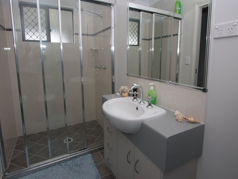 2 Dungurra Place, Bushland Beach QLD 4818