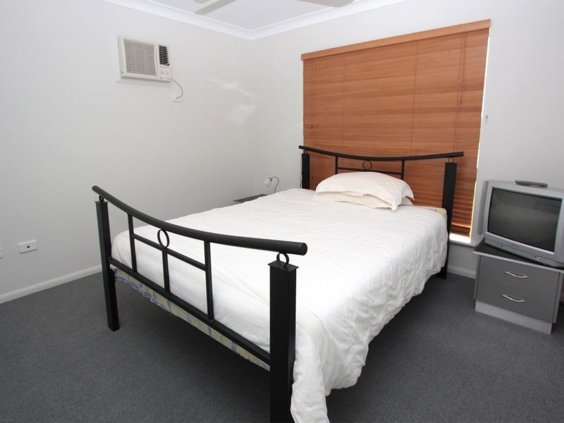 2 Dungurra Place, Bushland Beach QLD 4818