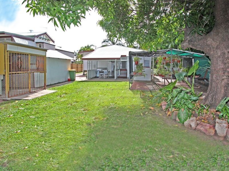 16 Sixth Street, South Townsville QLD 4810