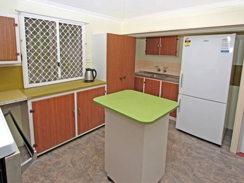 16 Sixth Street, South Townsville QLD 4810