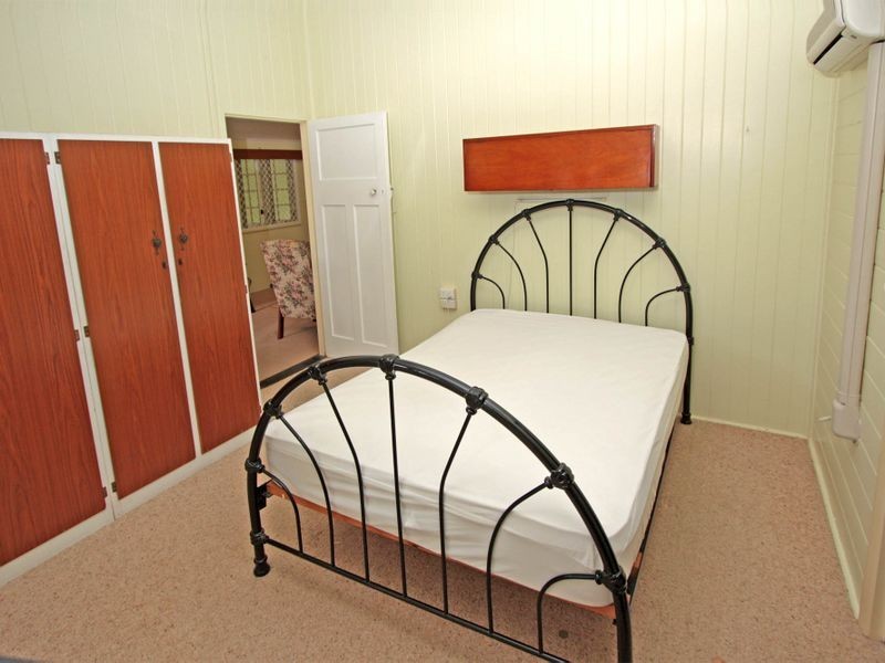 16 Sixth Street, South Townsville QLD 4810