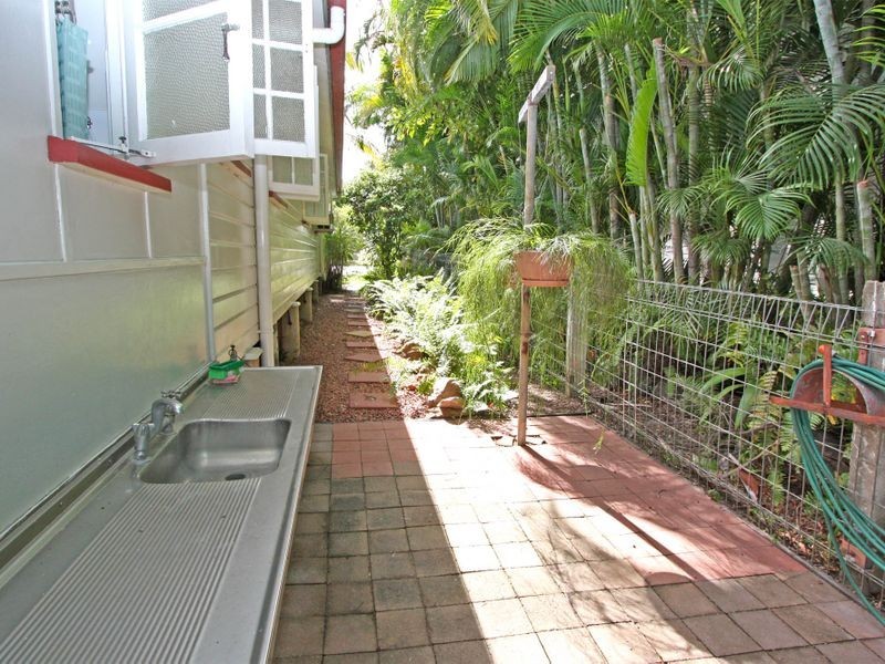 16 Sixth Street, South Townsville QLD 4810