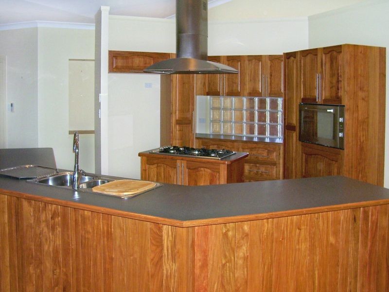 Bushland Beach QLD 4818