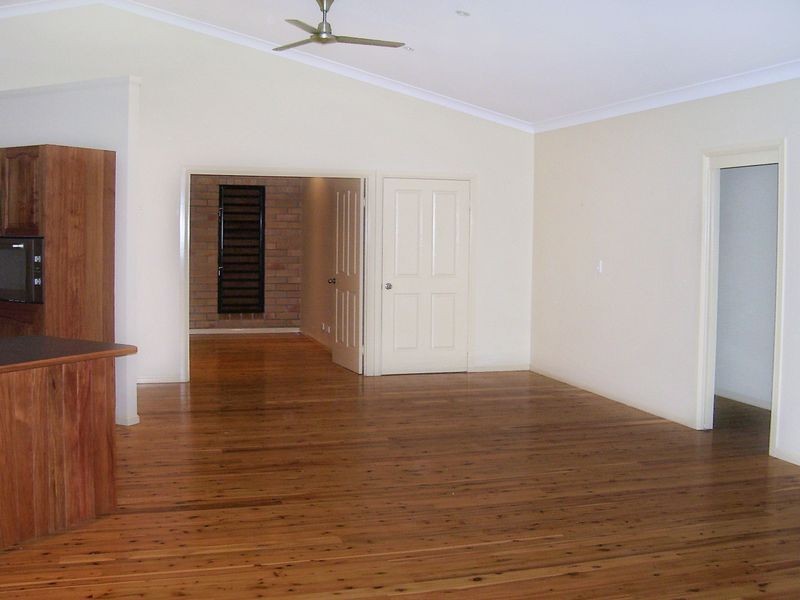 Bushland Beach QLD 4818