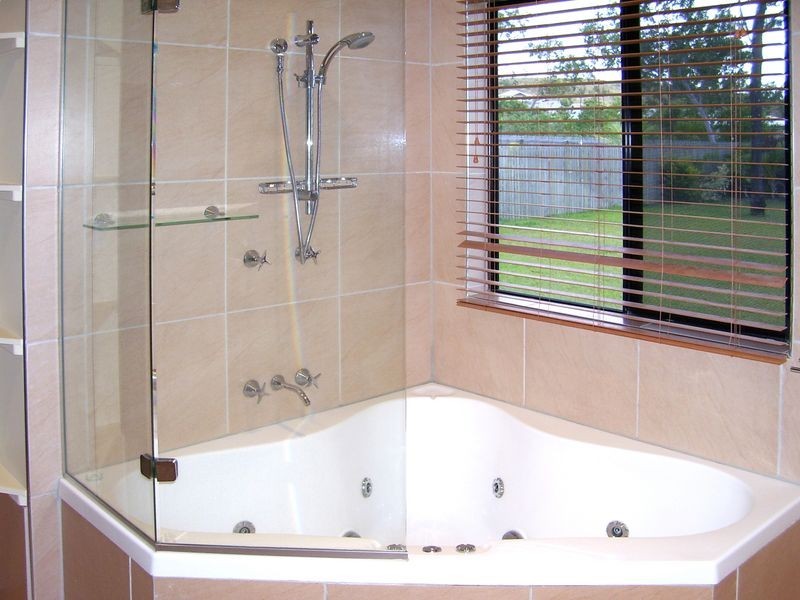 Bushland Beach QLD 4818