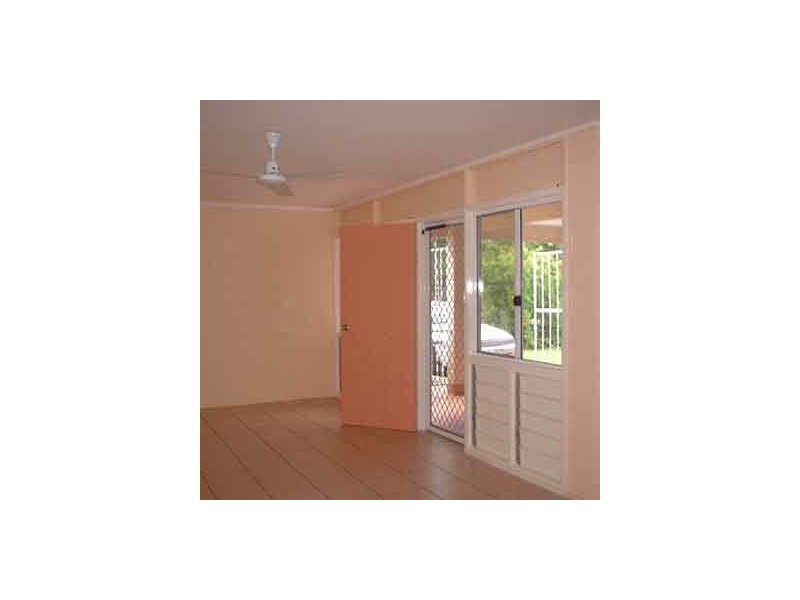 2/7 Halloran Street, Hermit Park QLD 4812