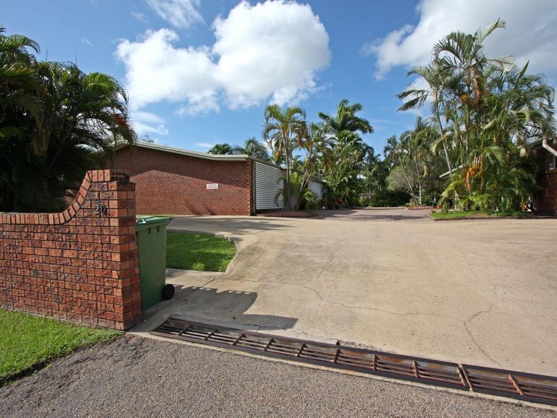 2/18-20 Roberts Street, Hermit Park QLD 4812