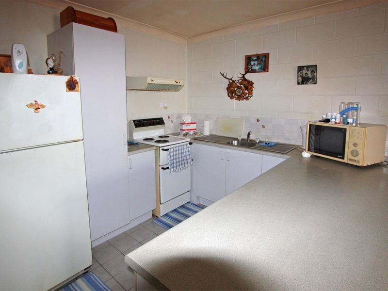 2/18-20 Roberts Street, Hermit Park QLD 4812