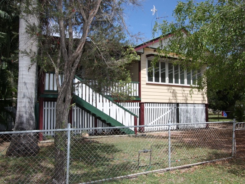 112 Twelfth Avenue, Railway Estate QLD 4810