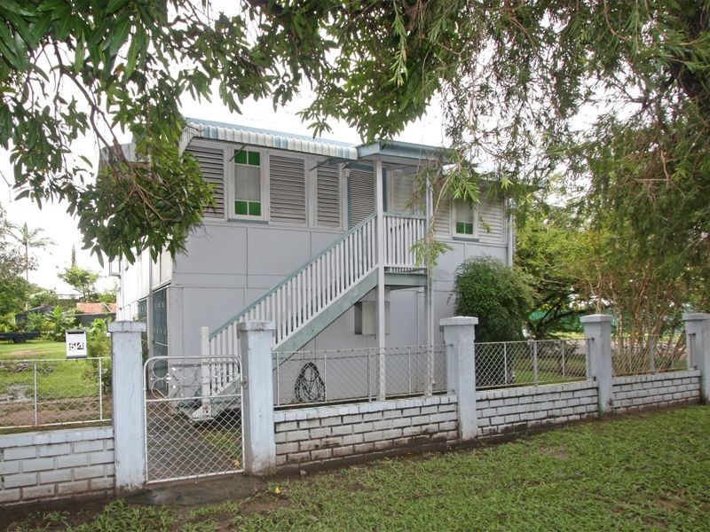 54 Queens Road, Hermit Park QLD 4812