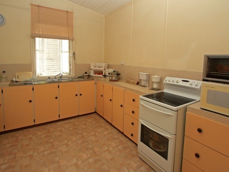 54 Queens Road, Hermit Park QLD 4812