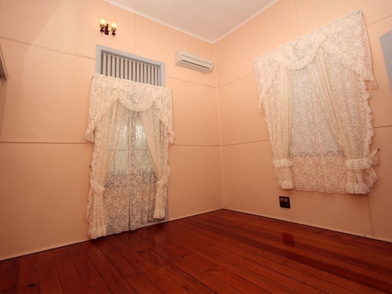 25 Armstrong Street, Hermit Park QLD 4812