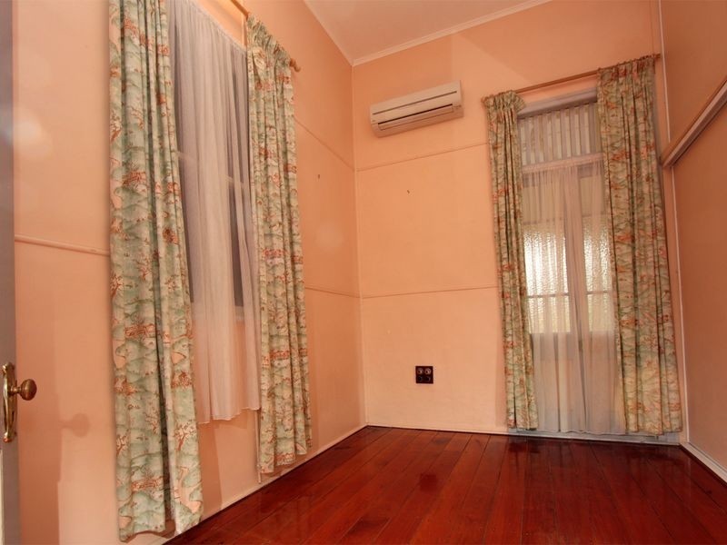 25 Armstrong Street, Hermit Park QLD 4812