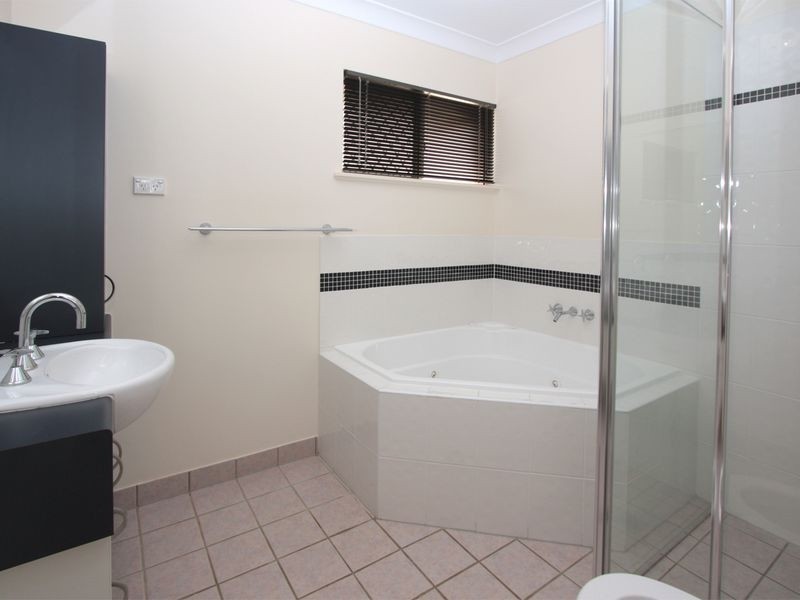 23 Lockyer Place, Mount Louisa QLD 4814