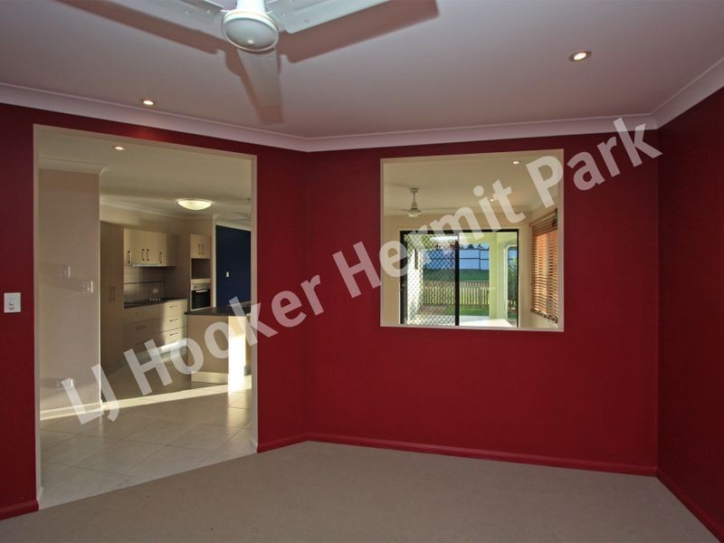 Bushland Beach QLD 4818